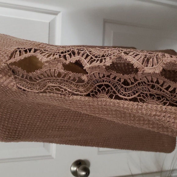 Andthewhy Waffle Knit Lace Top - Picture 5 of 9